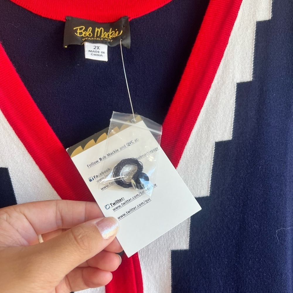 Bob Mackie Navy and Red Zigzag Vest - Picture 4 of 7